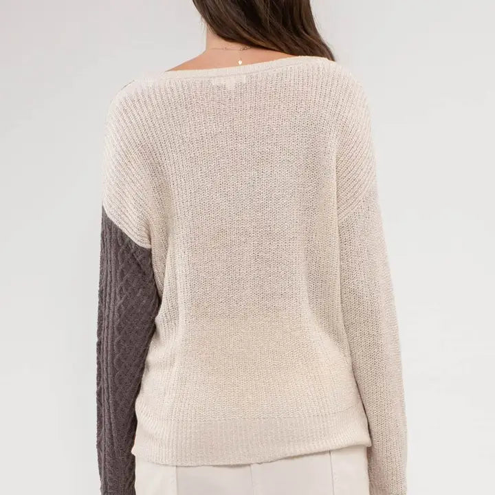 LIGHTWEIGHT COLORBLOCK KNIT SWEATER